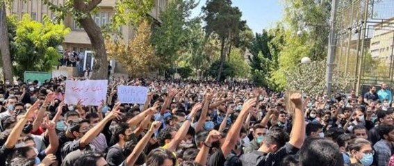 3 de noviembre de 2022, manifestaciones de estudiantes en Irán en la novena semana de las protestas. Foto: Iran news